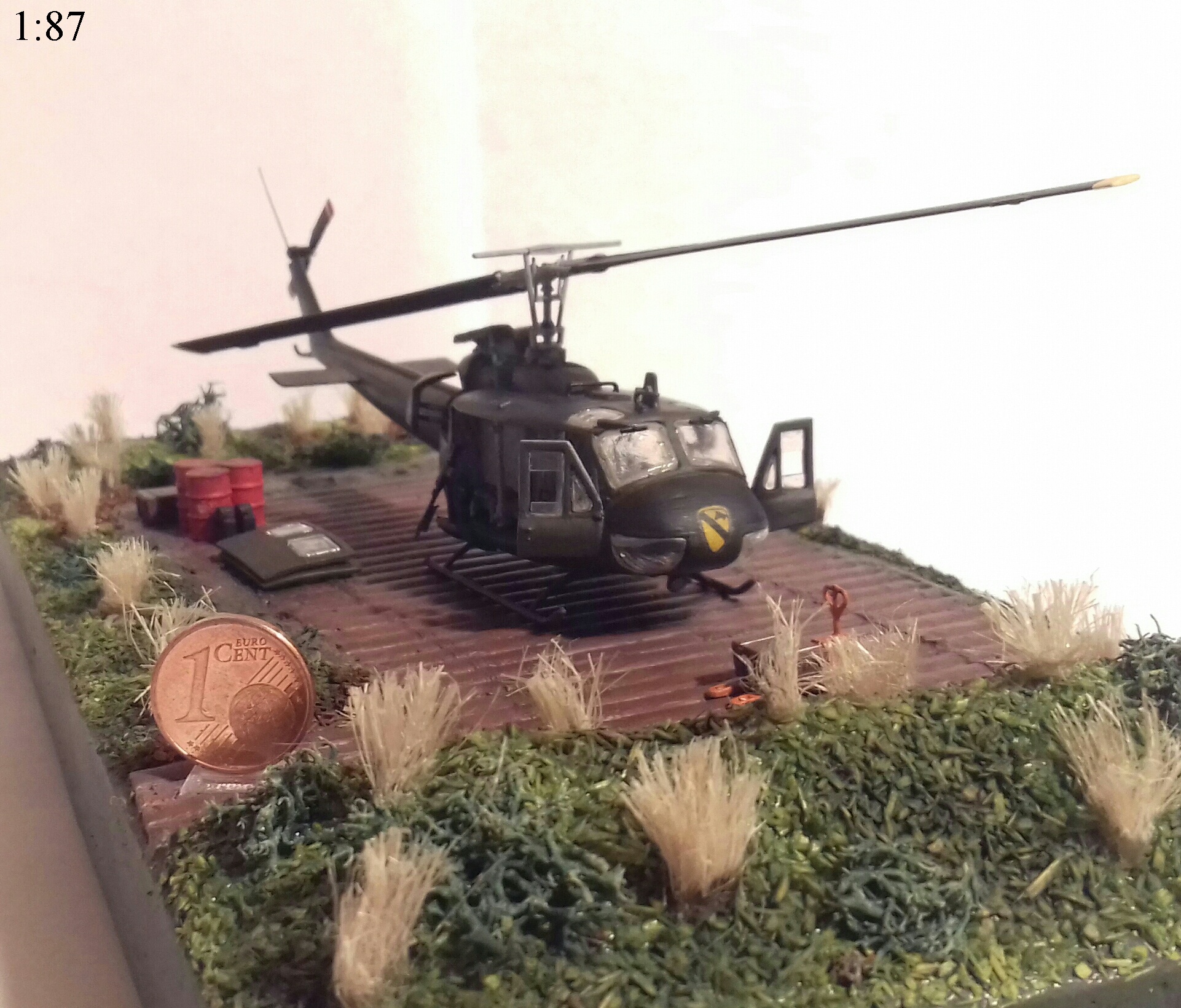 Bell UH-1 Vietnam Diorama 1.jpg